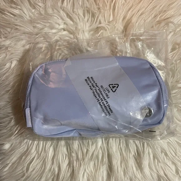 lululemon everywhere belt bag 🤍 - Picture 2 of 6